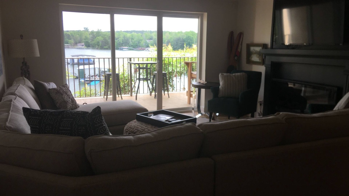 Jasper Condo | Wonderful ground floor condo at the beautiful Smith Lake.