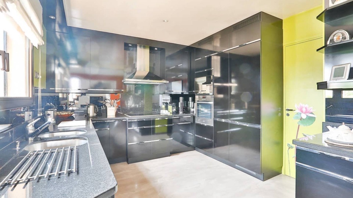 Bagnolet House | Wonderful home ideal for families w/park car