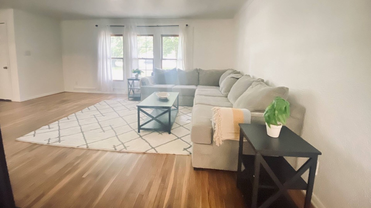 Bedford House | Wonderful Home Near Everything