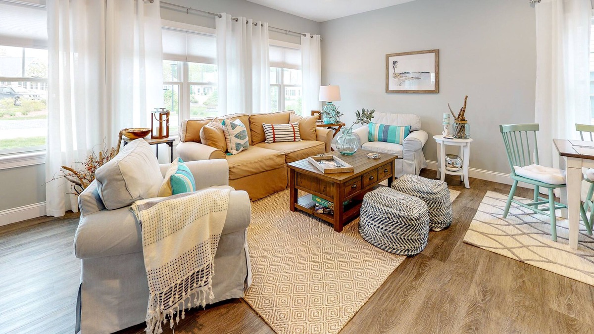 Arundel Condo | Wonderful home on quiet street with shared pool, fast WiFi, grill & backyard