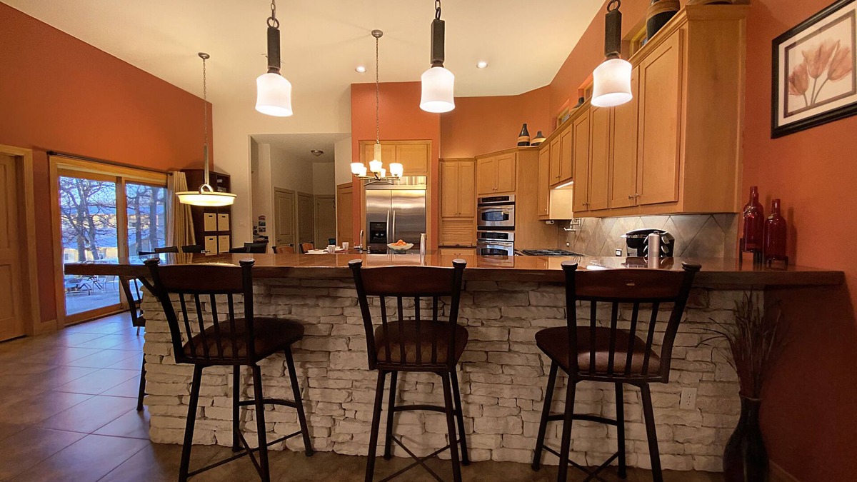 Bartonville House | Wonderful home on tree covered 2 acre estate