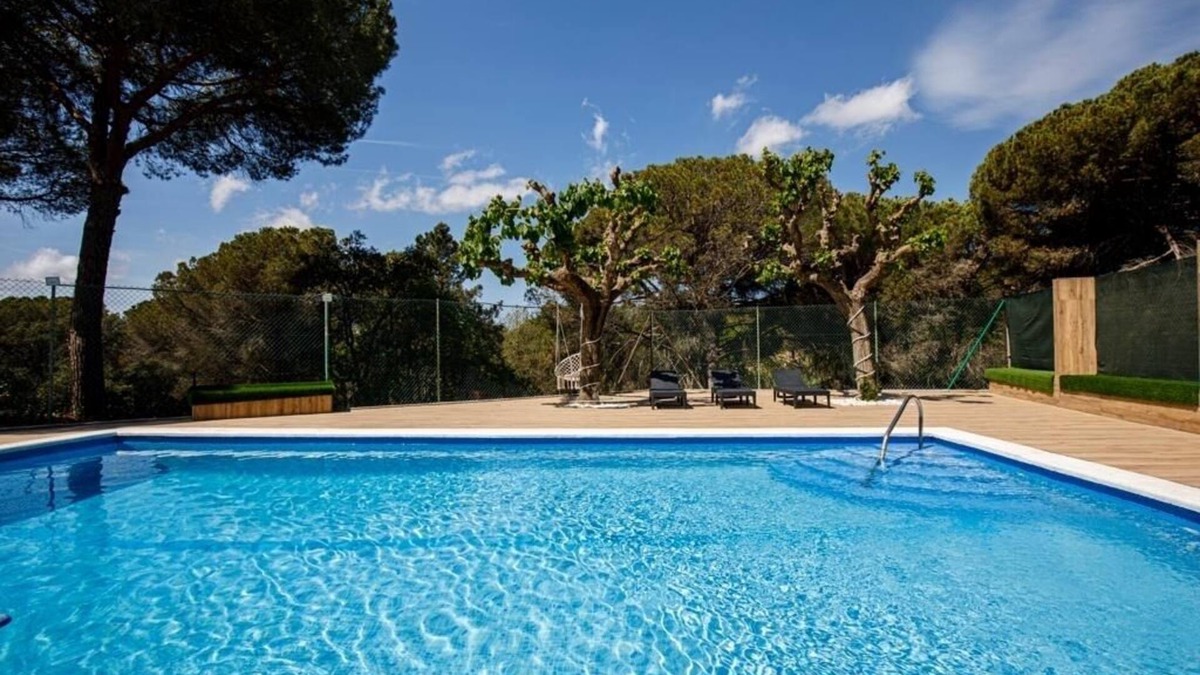 El Mas Mora House | Wonderful house with large pool and forest