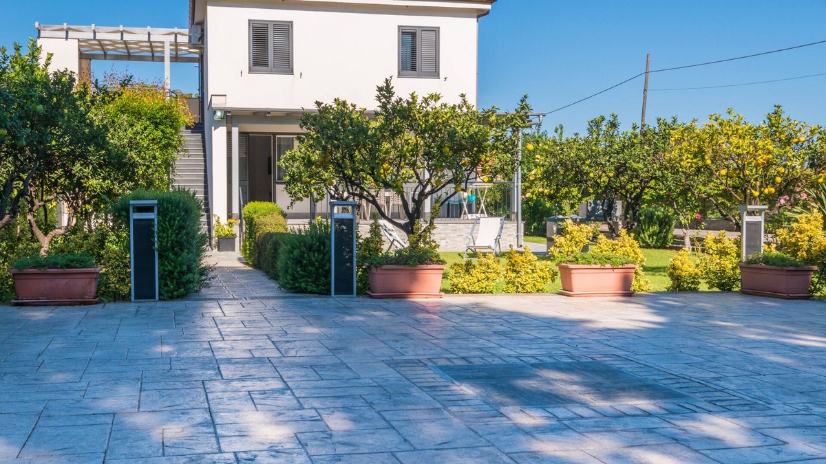 Piane Vecchie Villa | wonderful modern style villa with beautiful orange garden. Sleeps 8