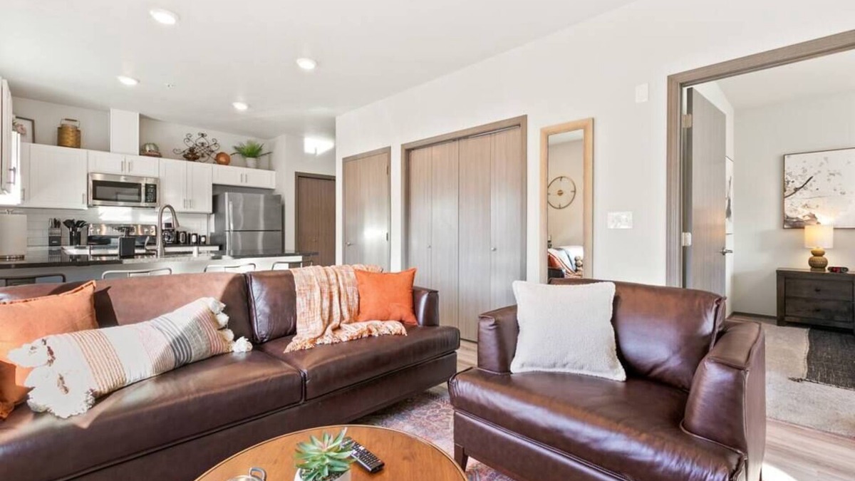 South Perry District Apartment | Wonderful New 2 Bed 2 Bath Near Perry Dist and DT!