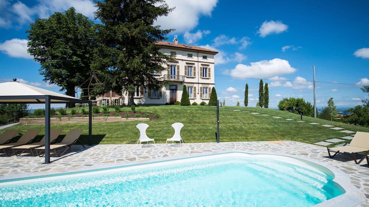 Costigliole d'Asti Villa | Wonderful private villa with WIFI, private pool, A/C, TV, patio, panoramic view and parking