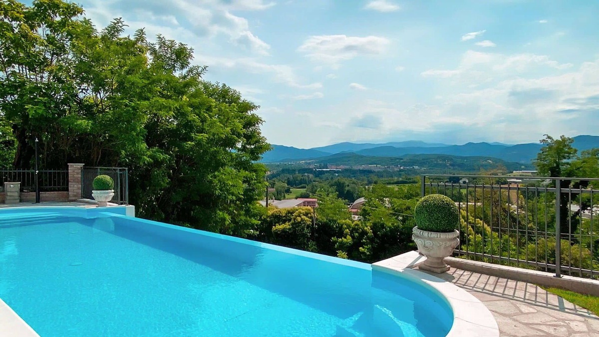 Serravalle Scrivia Villa | Wonderful private villa for 8 guests with private pool, hot tub, WIFI, TV, patio and parking