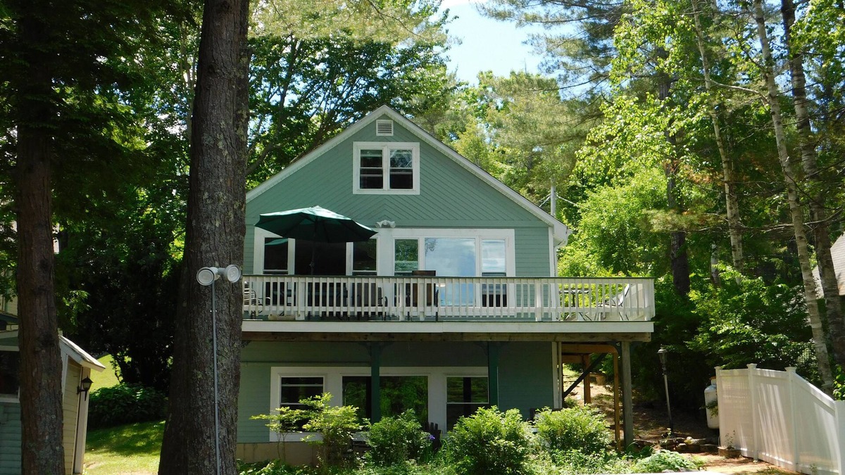 Standish Cottage | Wonderful pet-friendly waterfront home on Sebago Lake Basin in Standish