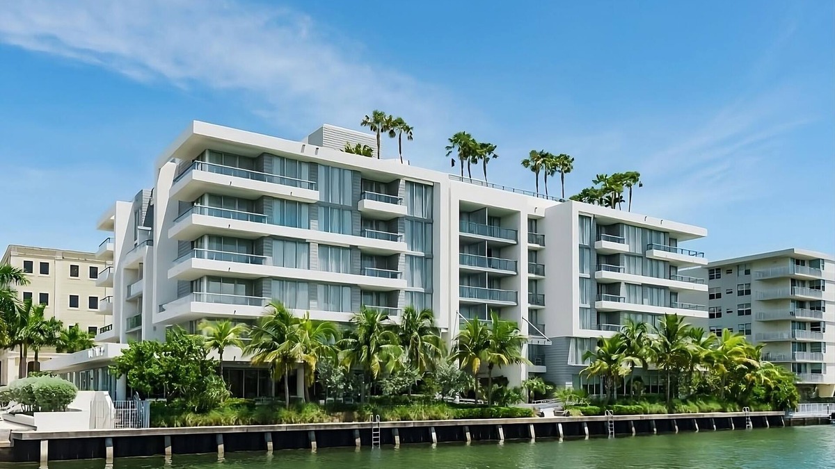 Bay Harbor Islands Hotel | Wonderful Place To Stay! Relaxing Unit. Minutes Away to North Bayshore Park!