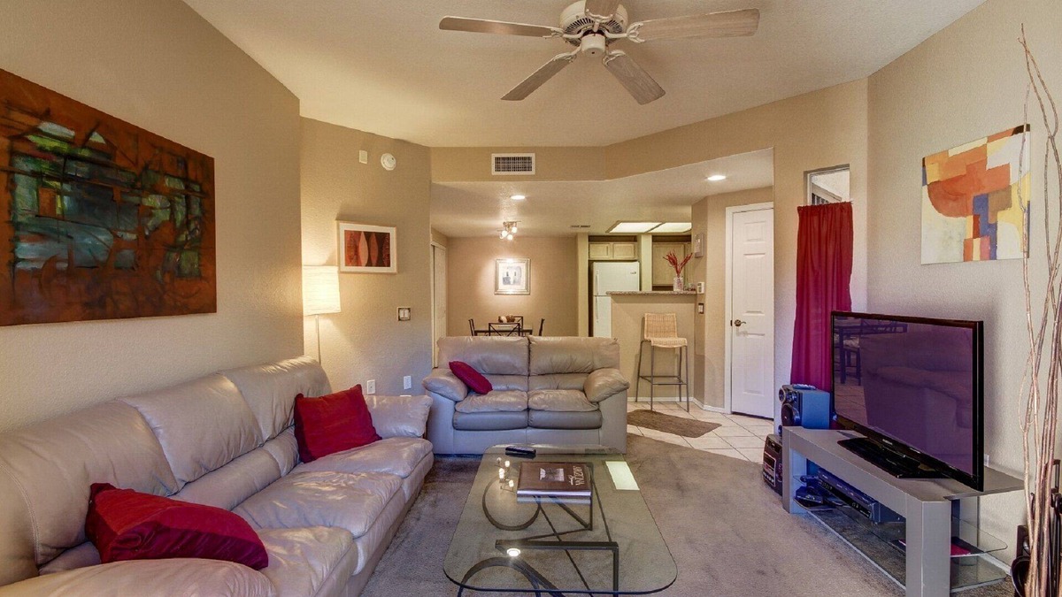 North Mountain Condo | Wonderful Pointe Resort Condo at Tapatio Cliffs with 3 Pools, Pickleball Court!