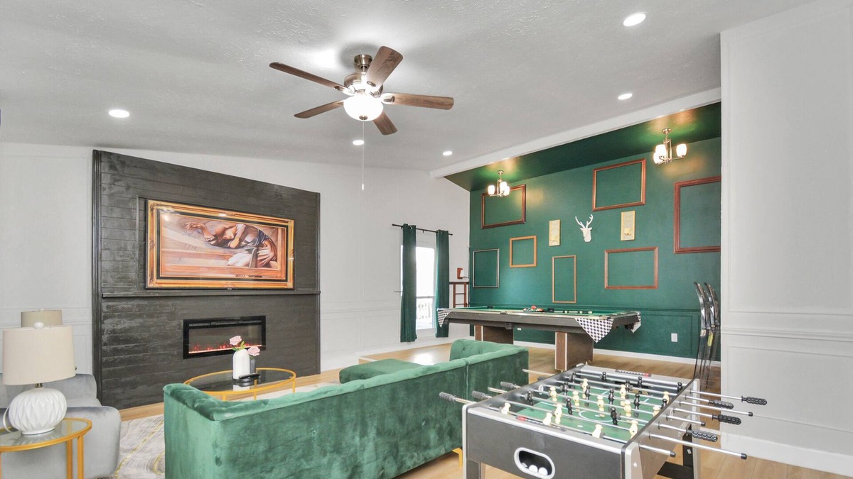 Mission Bend House | WONDERFUL Pool house, 4 bedrooms, 2.5 baths near Chinatown