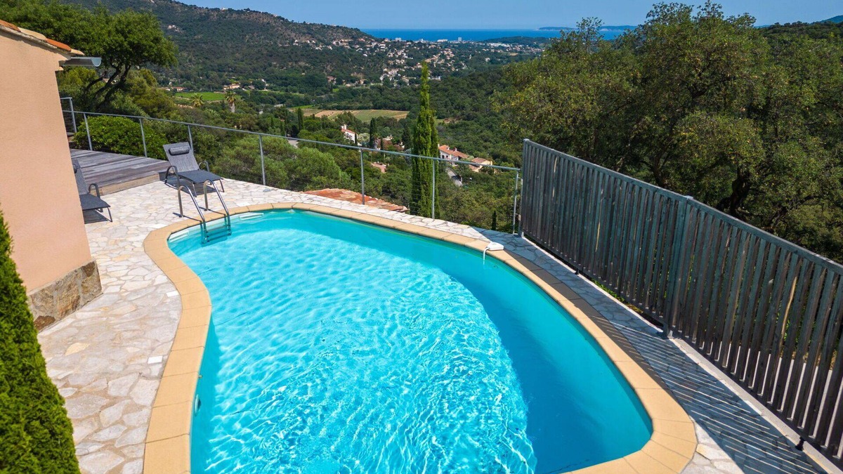 Bormes-Les-Mimosas Villa | Wonderful private villa for 6 guests with private pool, A/C, WIFI, TV and terrace