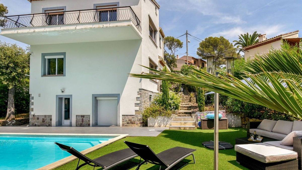 Boulouris-sur-Mer House | Wonderful private villa for 8 guests with private pool, WIFI, TV and terrace
