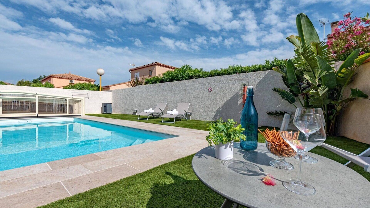 Le Barcares Villa | Wonderful private villa for 6 people with WIFI, A/C, private pool, TV, terrace and pets allowed