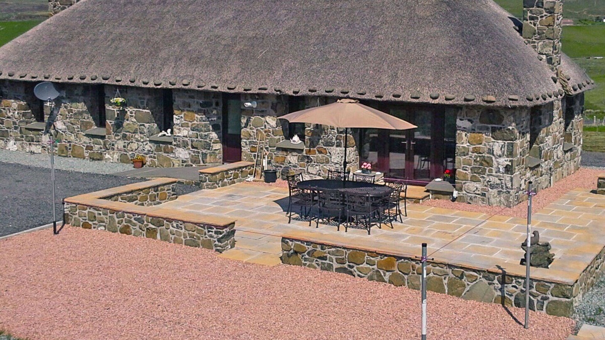 Uig House | Wonderful private villa for 6 people with WIFI, TV and parking