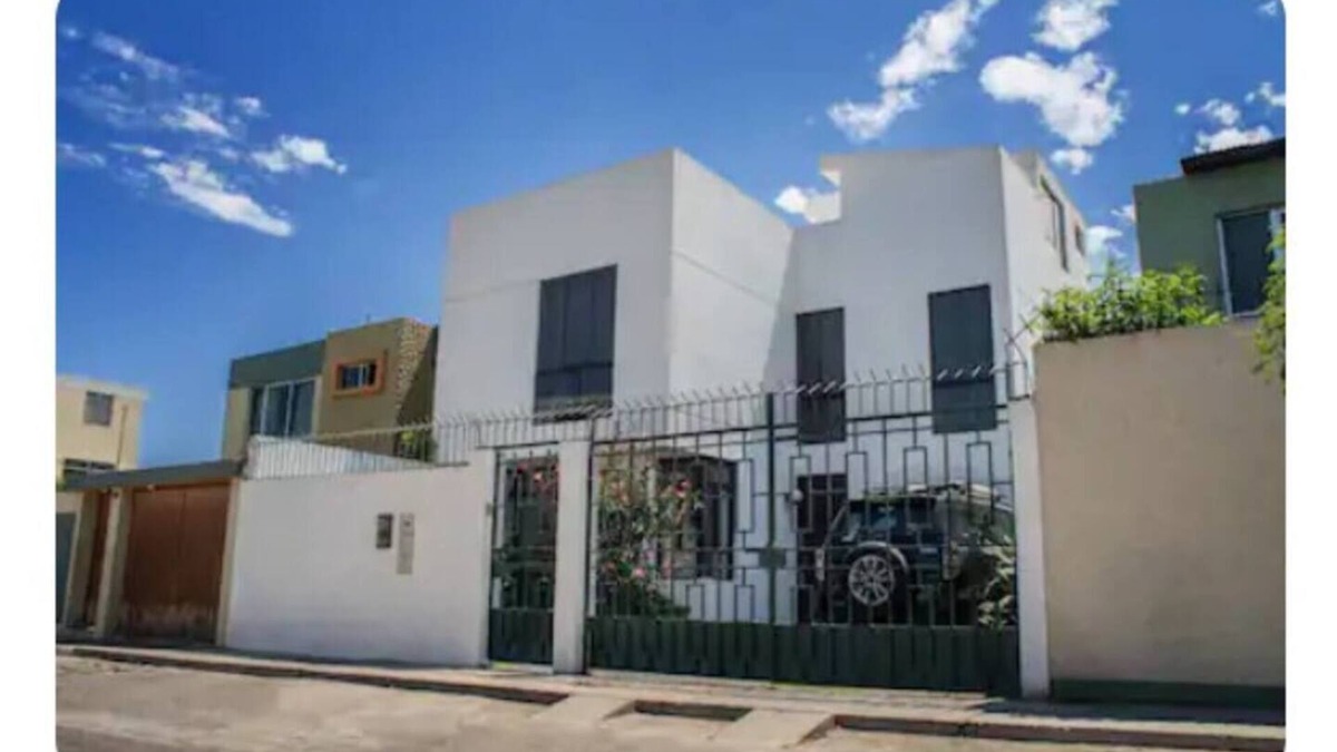 Jose Luis Bustamante y Rivero Villa | Wonderful private house in downtown n