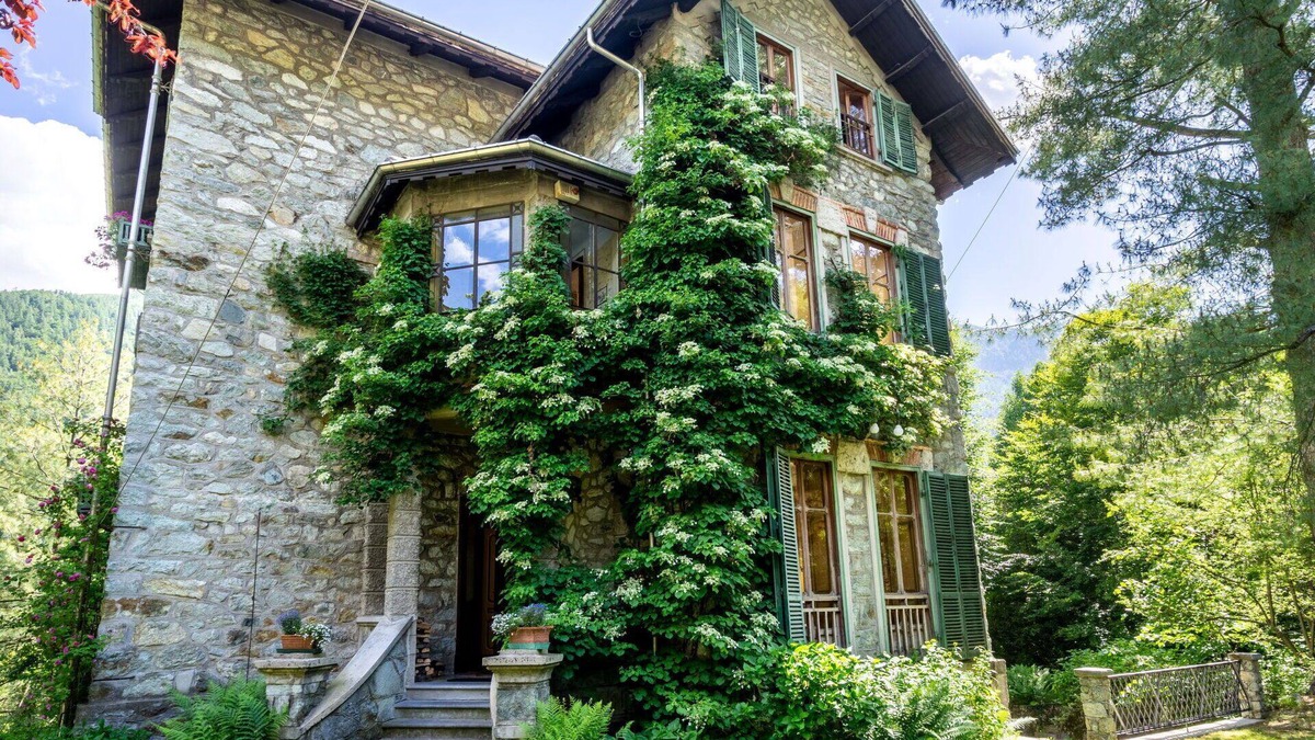Ala di Stura House | Wonderful private villa for 12 guests with WIFI, TV, patio and pets allowed