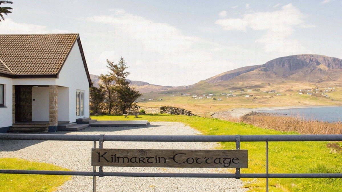 Staffin House | Wonderful private villa for 6 guests with WIFI, TV, pets allowed and parking