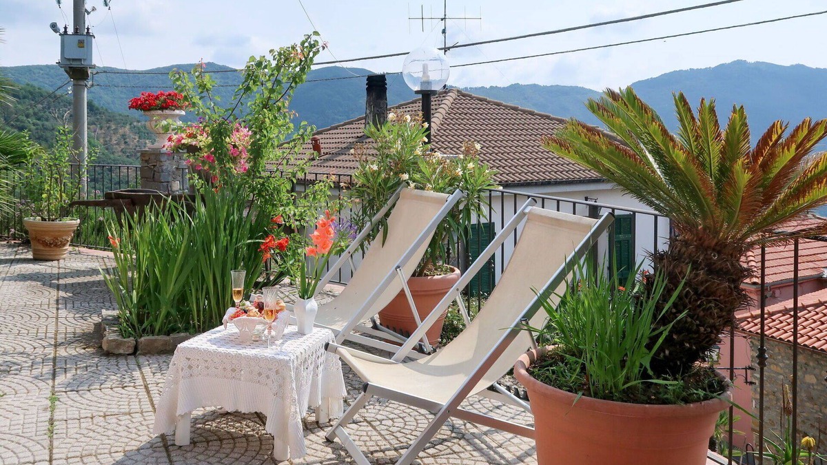 Caravonica House | Wonderful private villa for 4 guests with WIFI, TV, terrace, panoramic view and parking