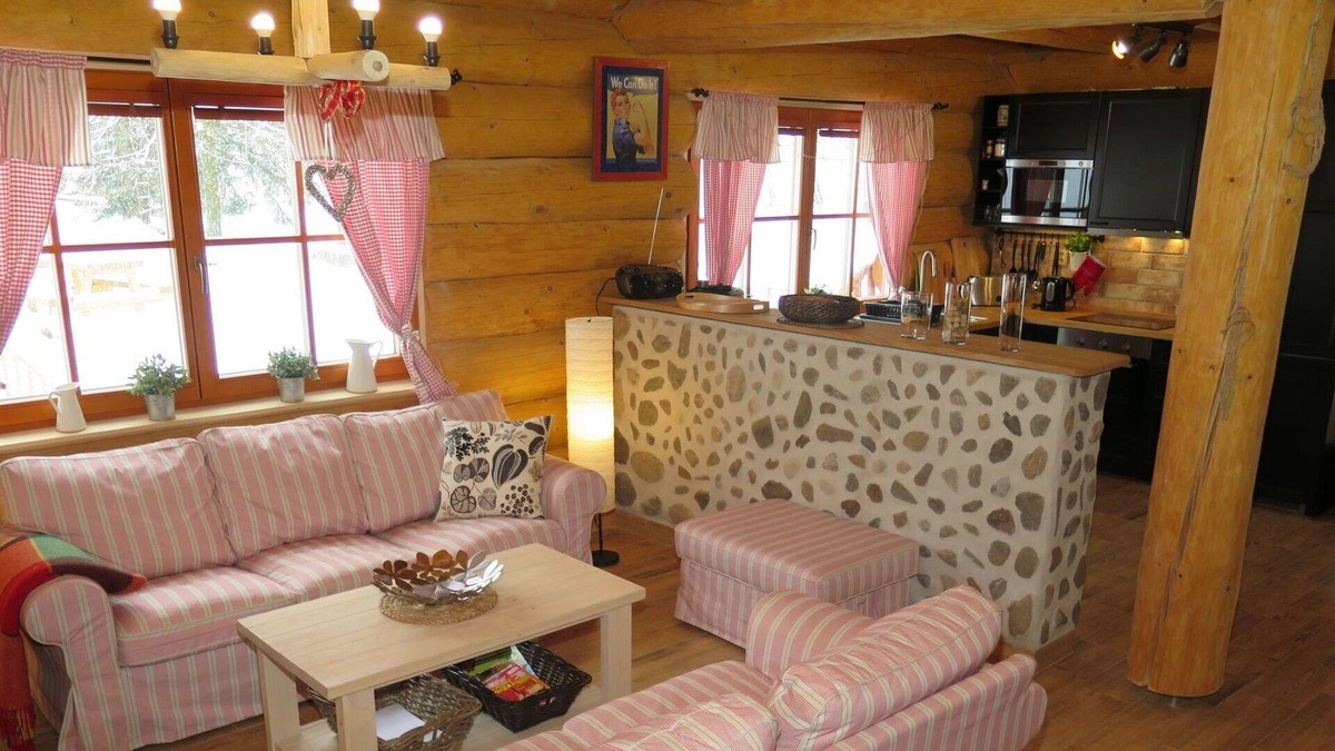 Strasin House | Wonderful private villa for 11 guests with TV, terrace, pets allowed and parking