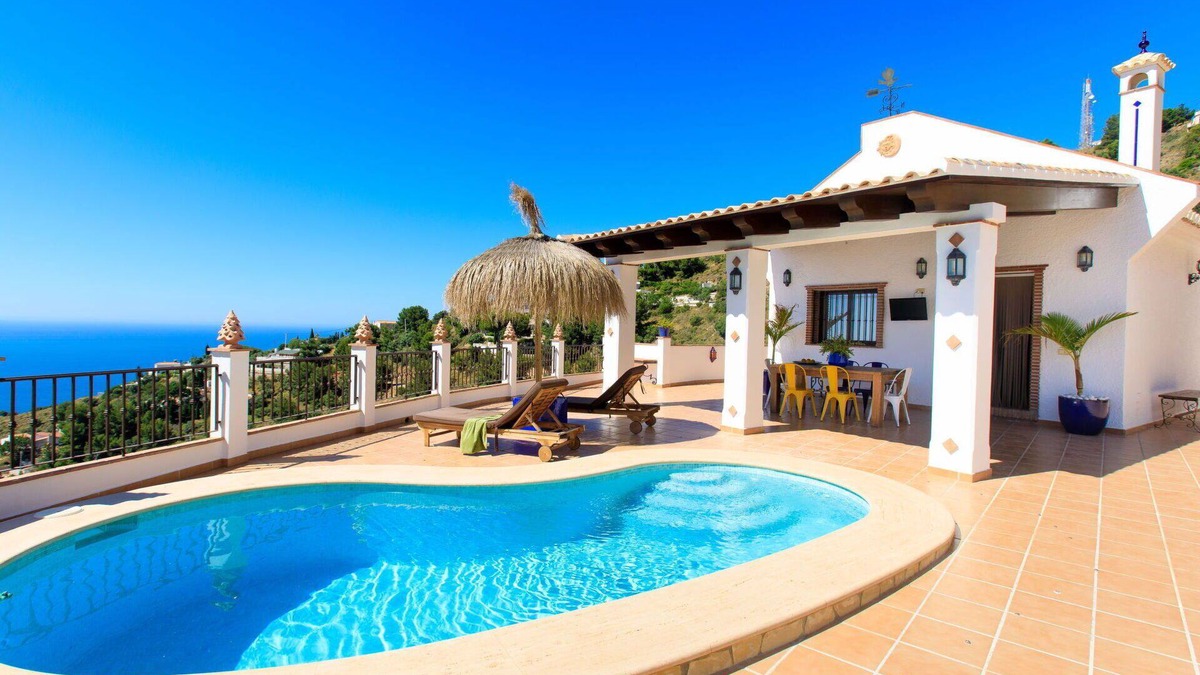 Almunecar Villa | Wonderful private villa for 5 guests with WIFI, A/C, private pool, TV and terrace