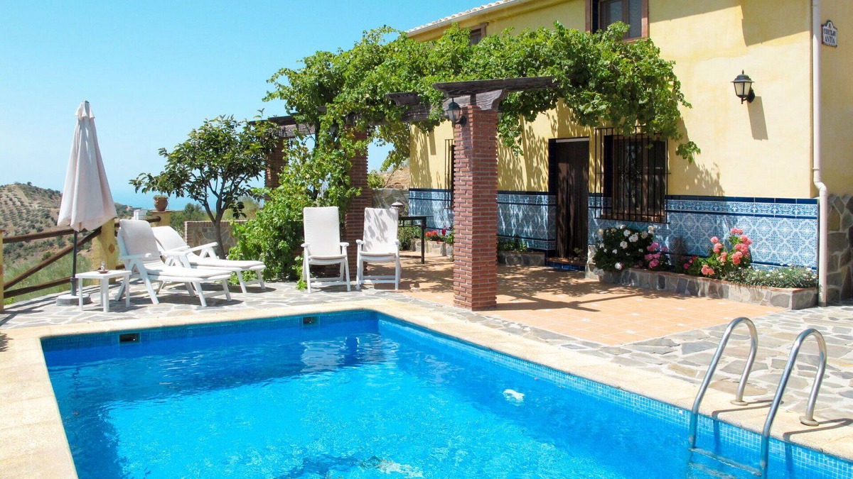 Almunecar Villa | Wonderful private villa for 4 guests with A/C, private pool, WIFI, TV, terrace and pets allowed