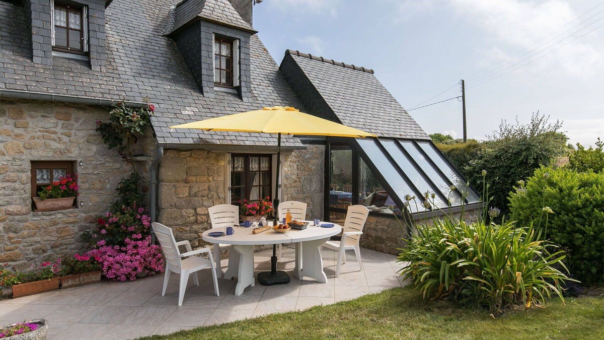 Cleder House | Wonderful private villa for 4 people with TV, terrace and parking