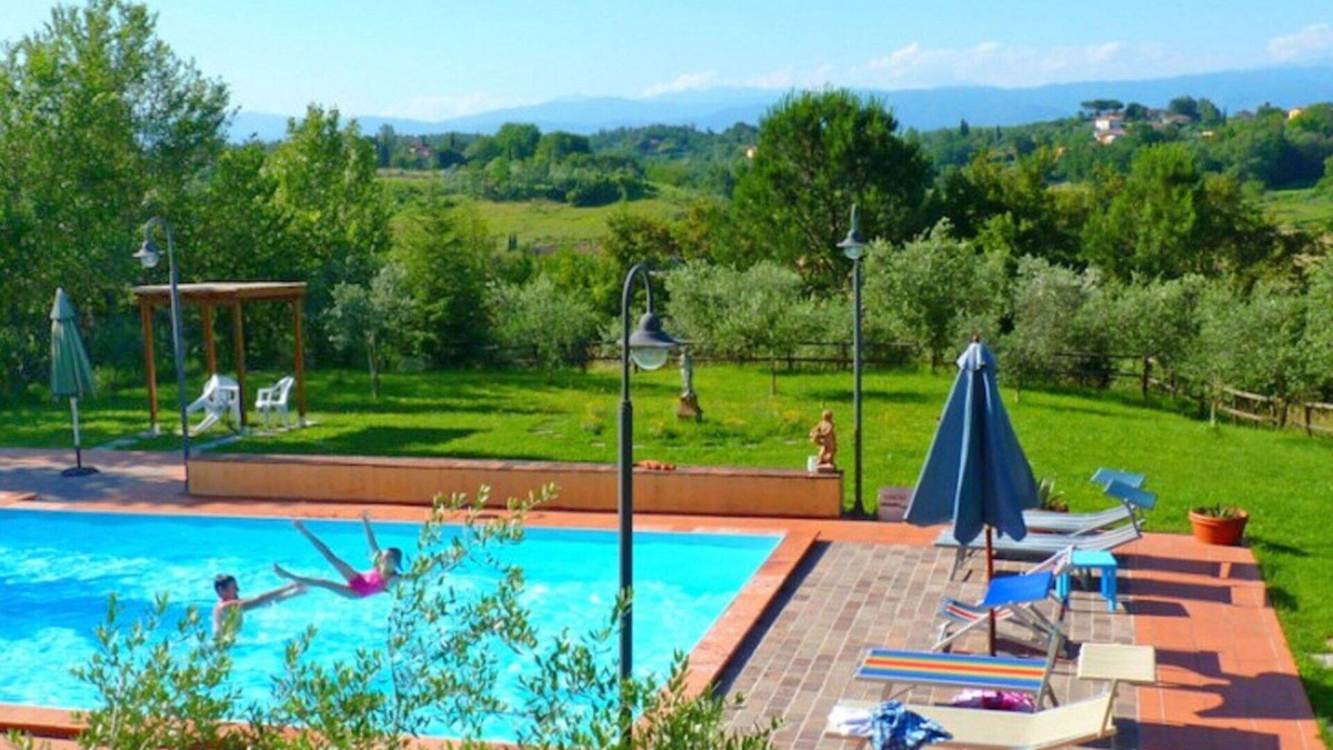 Fucecchio Villa | Wonderful private villa for 6 people with pool, WIFI, A/C, pets allowed, panoramic view and park.