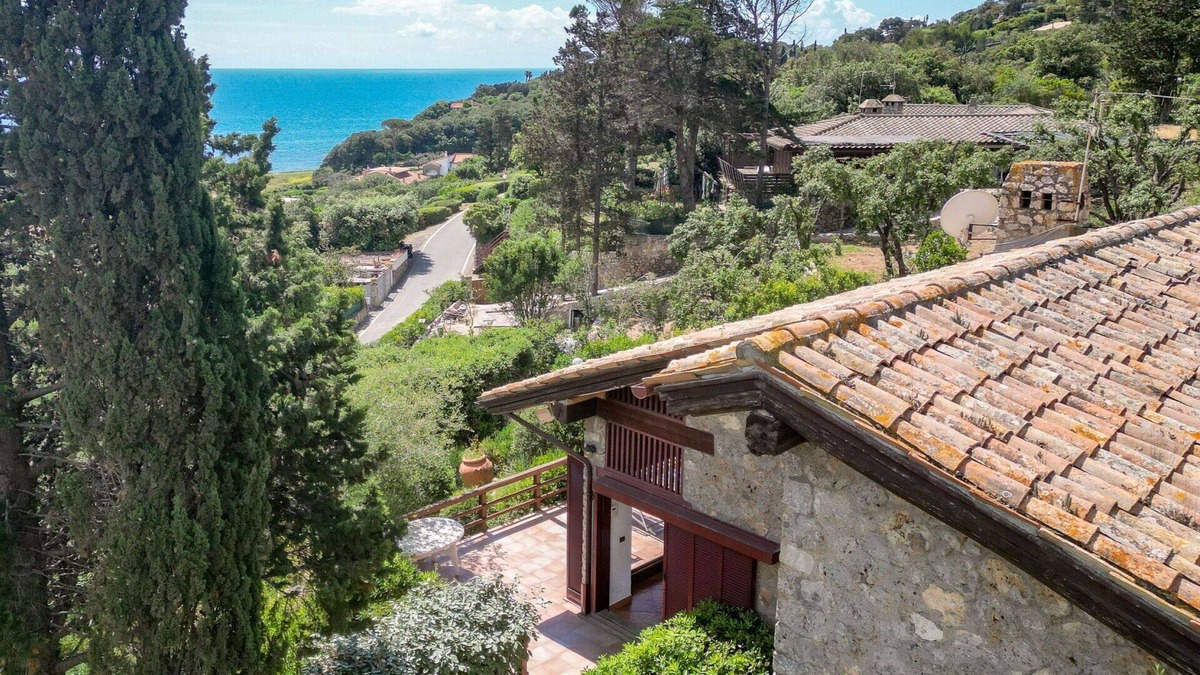 Ansedonia House | Wonderful private villa for 8 guests with WIFI, A/C, TV, patio, pets allowed and parking