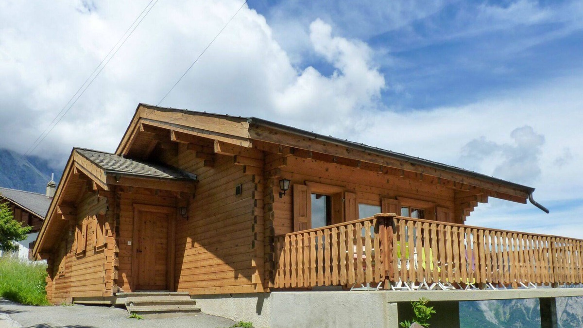 Leytron House | Wonderful private villa for 8 people with TV, terrace and pets allowed