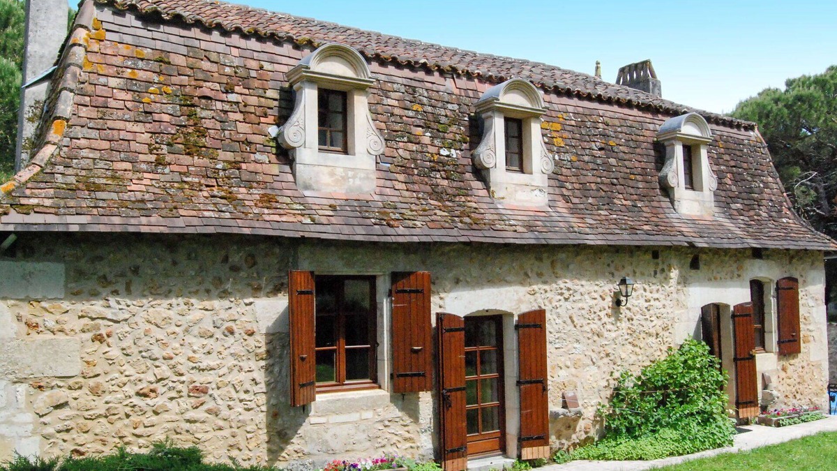 Saint-Jean-dEstissac Villa | Wonderful private villa for 6 guests with private pool, WIFI, TV and pets allowed