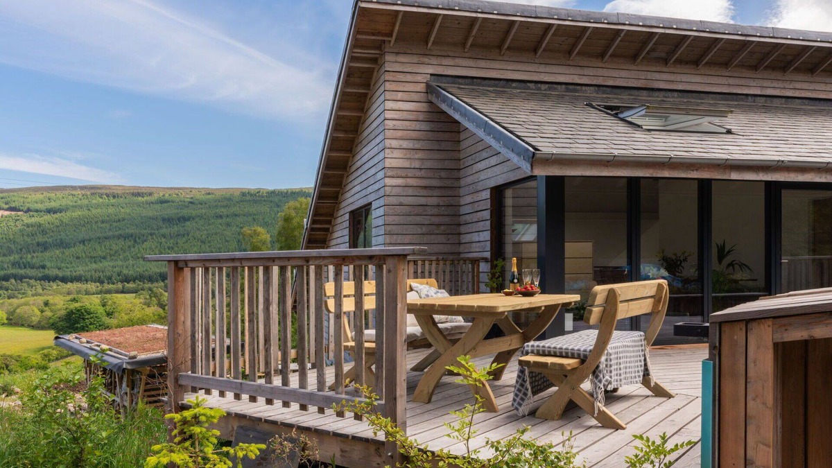Glen Urquhart Villa | Wonderful private villa for 8 guests with WIFI, TV, terrace, panoramic view and parking