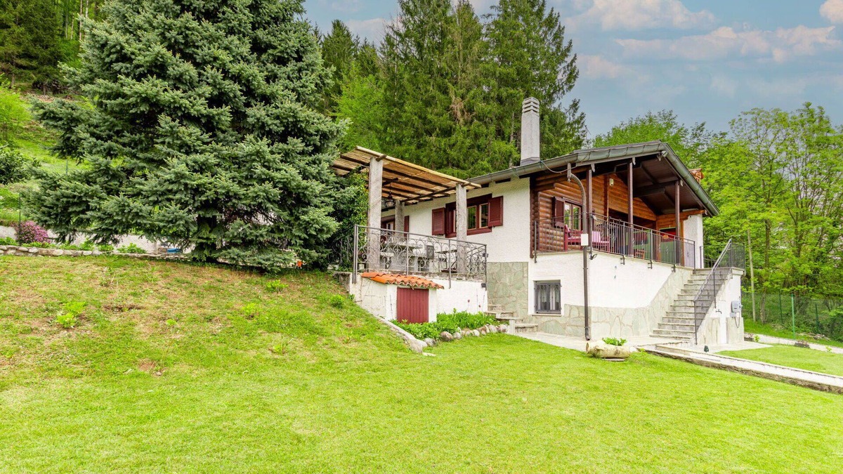 Carlazzo House | Wonderful private villa for 4 guests with WIFI, TV, patio and parking