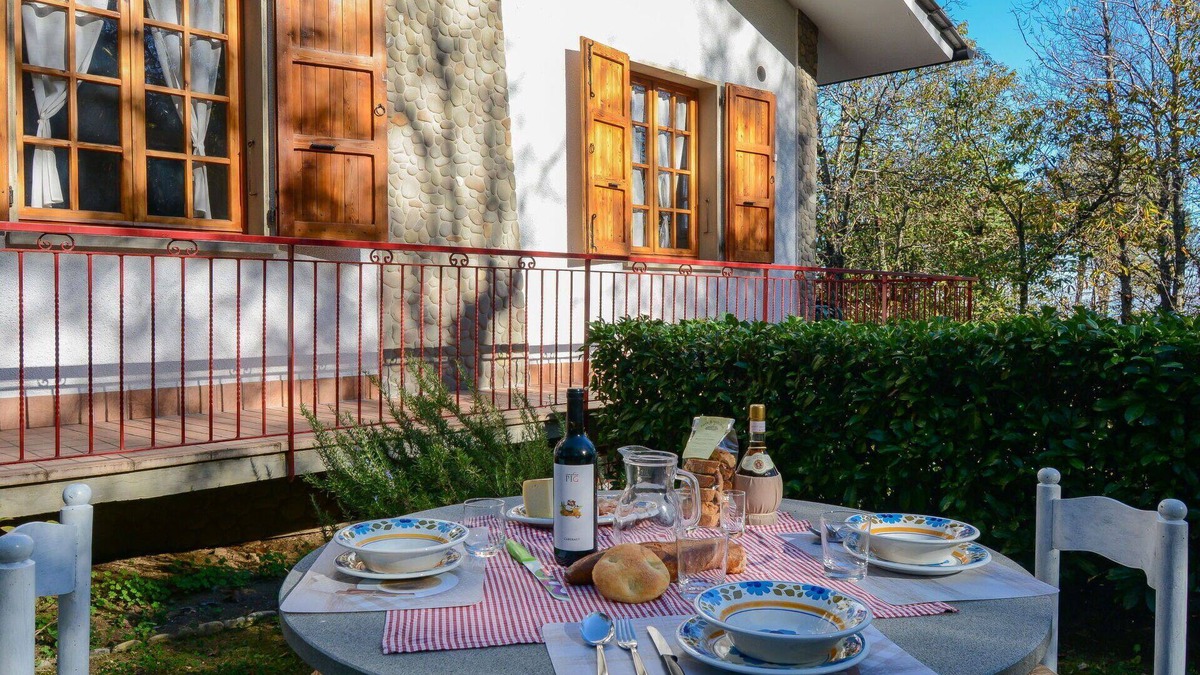 Macchino House | Wonderful private villa for 8 guests with WIFI, TV, patio, pets allowed and parking