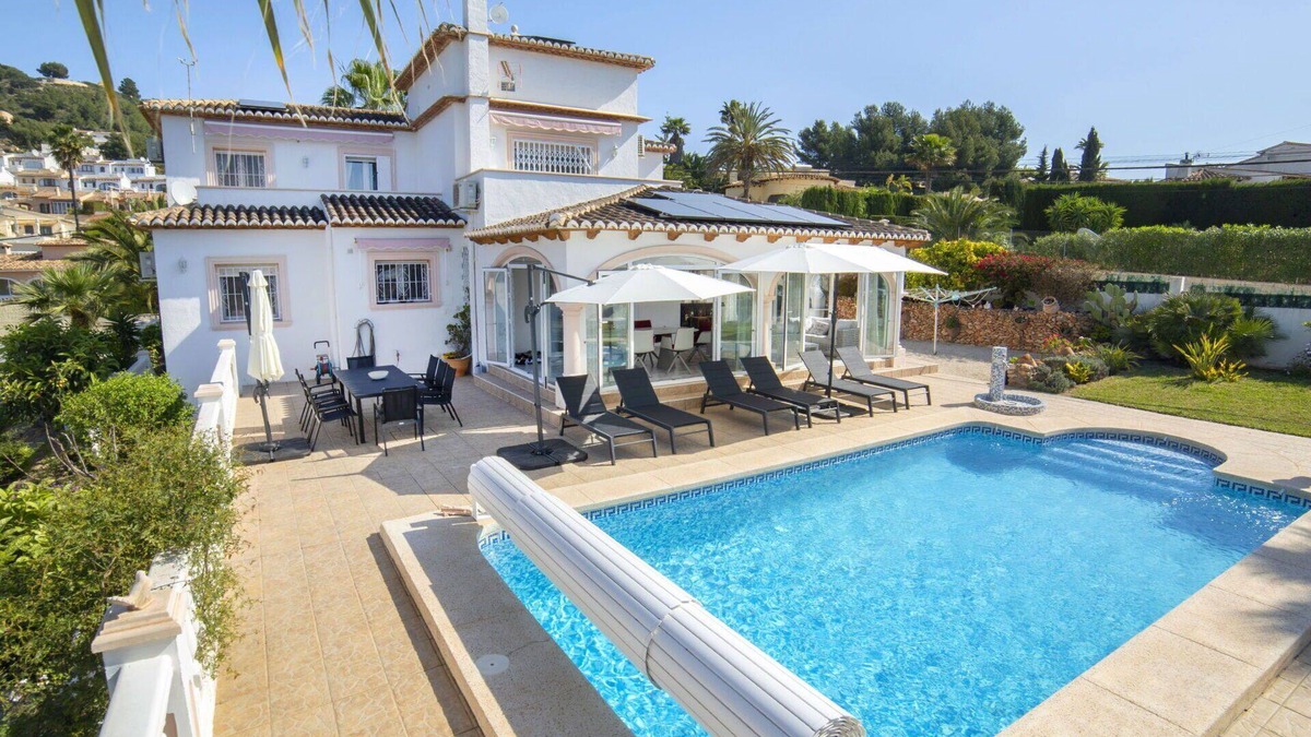 La Empedrola Villa | Wonderful private villa for 8 people with private pool, WIFI, A/C, TV, terrace and parking