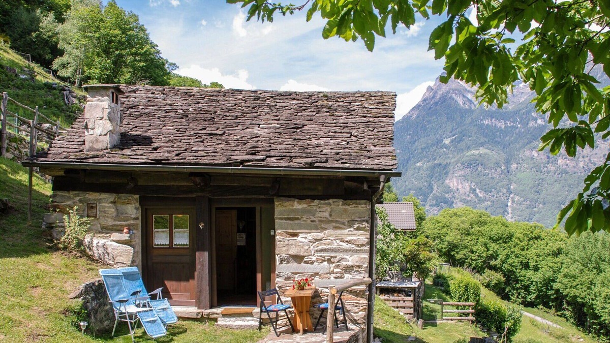 Semione House | Wonderful private villa for 2 people with TV, patio, pets allowed and panoramic view