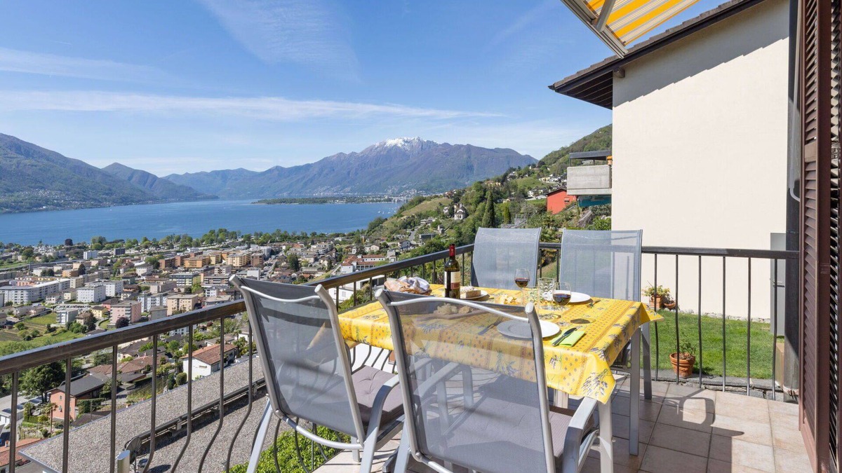 Gordola House | Wonderful private villa with WIFI, TV, balcony, pets allowed, panoramic view and parking