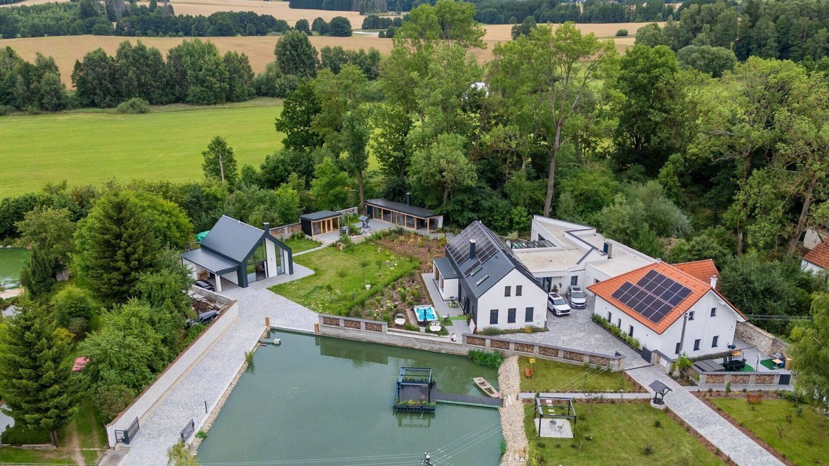 Dolni Laz House | Wonderful private villa for 20 guests with hot tub, A/C, WIFI, TV, terrace, pets allowed and par.