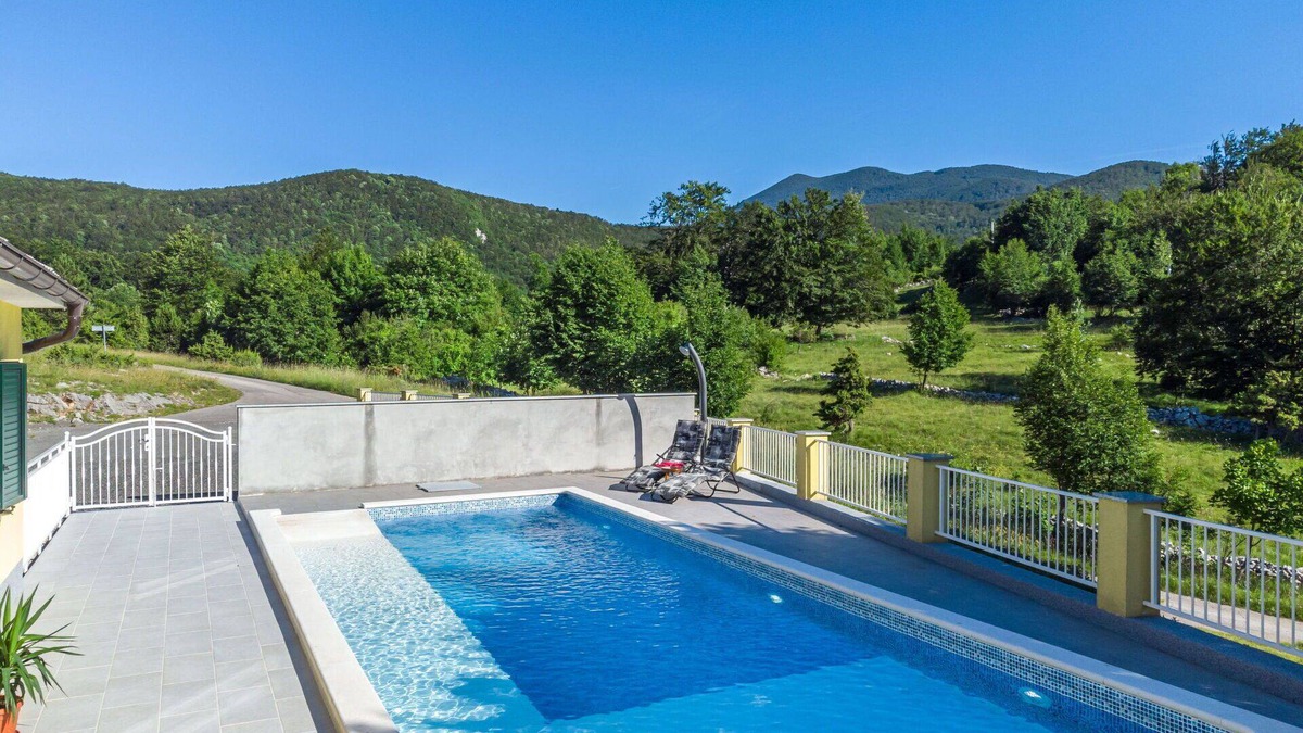 Senj House | Wonderful private villa for 4 people with private pool, WIFI, TV, terrace, pets allowed and park.