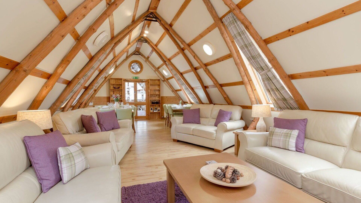 Maybole Villa | Wonderful private villa for 16 people with WIFI, TV, patio, pets allowed, panoramic view and par.
