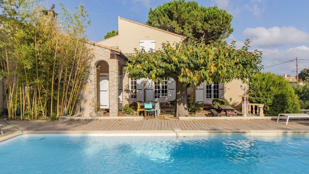 Quartier des Espesses House | Wonderful private villa for 10 guests with WIFI, private pool, TV, terrace and parking