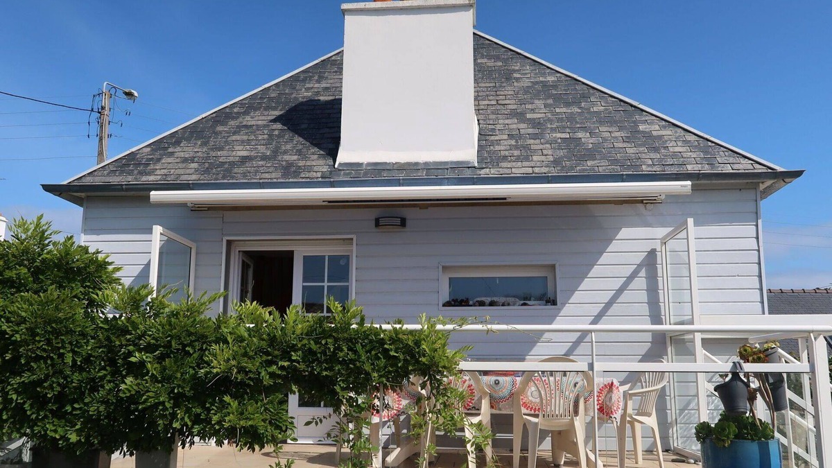 Saint-Mathieu House | Wonderful private villa for 8 people with WIFI, TV, terrace, pets allowed and parking