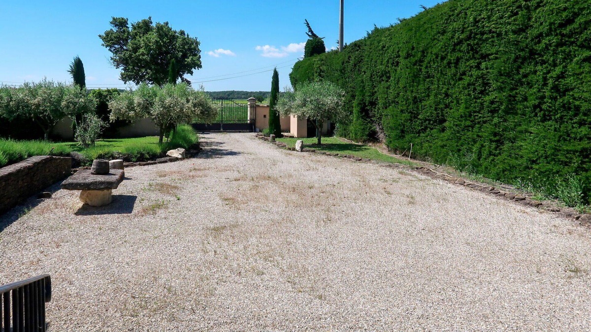 Valreas House | Wonderful private villa for 8 guests with WIFI, TV and terrace