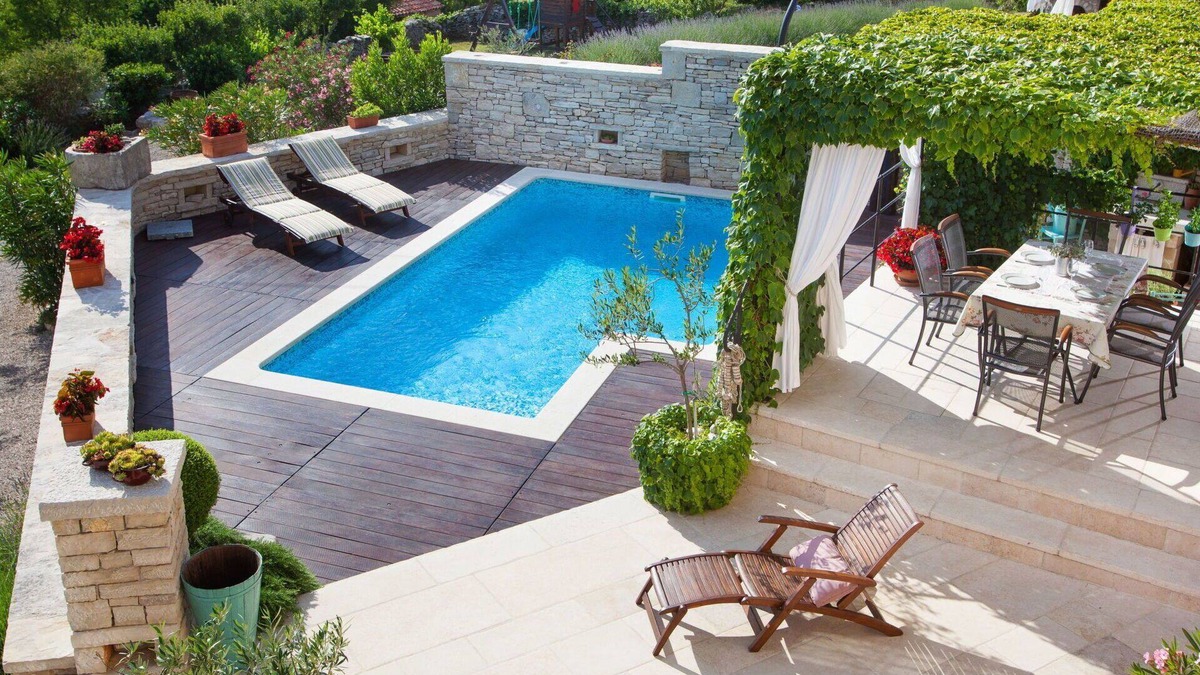 Trget Villa | Wonderful private villa with hot tub, WIFI, private pool, A/C, TV, terrace, pets allowed and par.