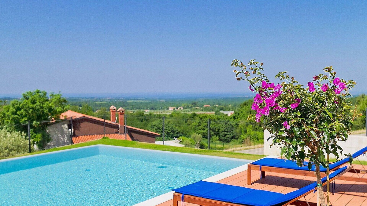 Farini Villa | Wonderful private villa with private pool, WIFI, A/C, TV, patio, panoramic view and parking