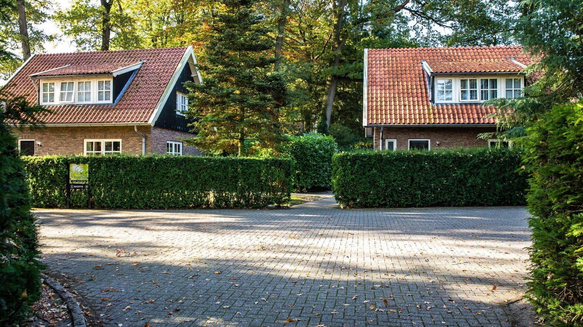 Losser House | Wonderful private villa for 16 guests with WIFI, TV, terrace and parking
