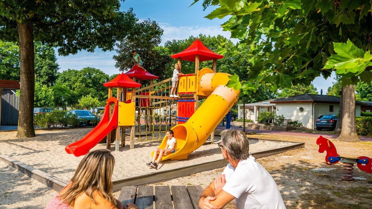 Municipality of Echt-Susteren House | Wonderful private villa for 10 people with pool, WIFI, TV, terrace and parking