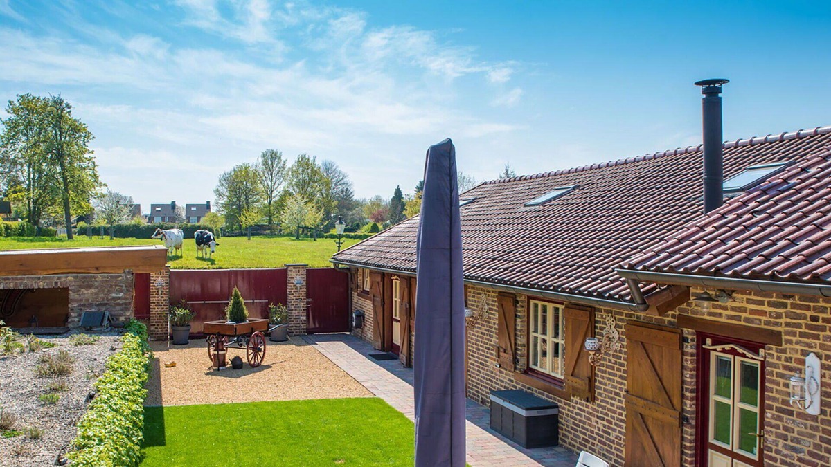 Elsloo Villa | Wonderful private villa for 10 people with WIFI, hot tub, A/C, TV and terrace