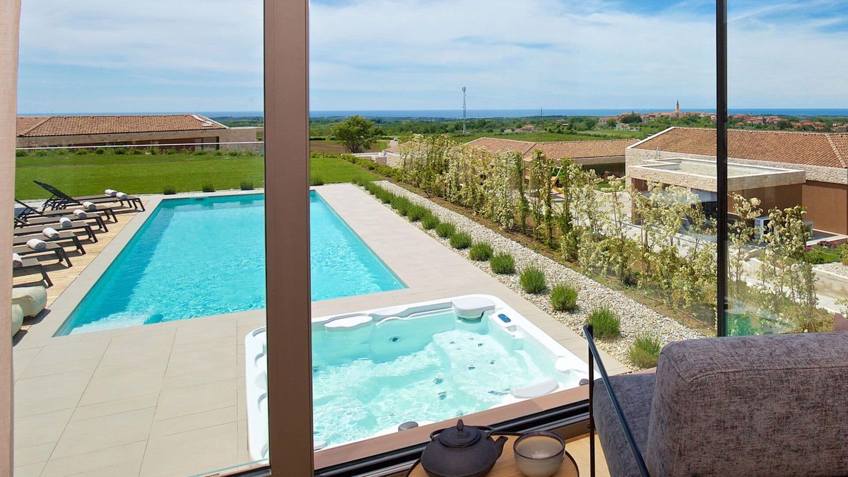 Brtonigla Villa | Wonderful private villa with private pool, WIFI, hot tub, A/C, TV, terrace, pets allowed and par.