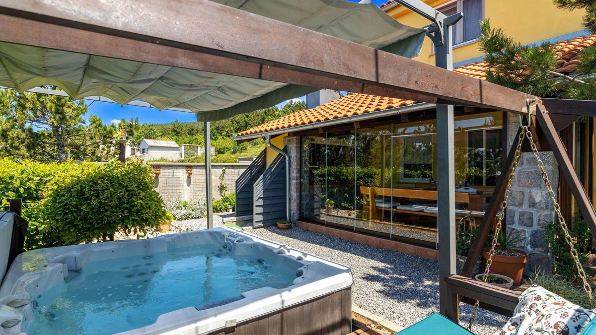 Vratarusa House | Wonderful private villa with WIFI, A/C, hot tub, private pool, TV, terrace, panoramic view, parking