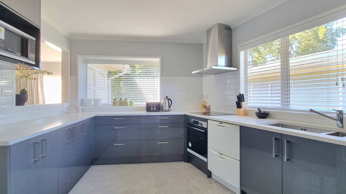 Pakuranga Heights Apartment | Wonderful Renovated 4BR House - Netflix
